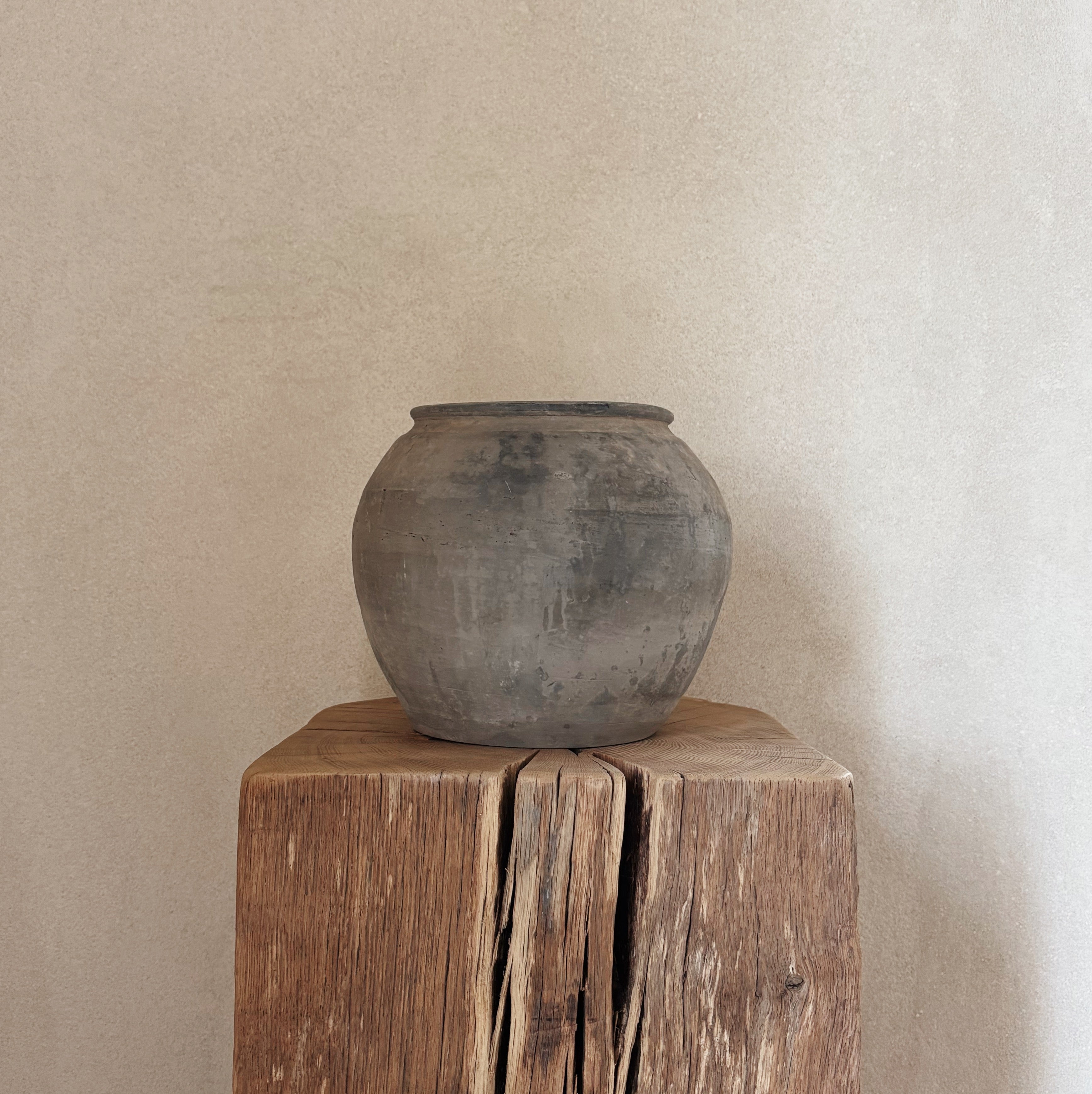 Grey Pot 06