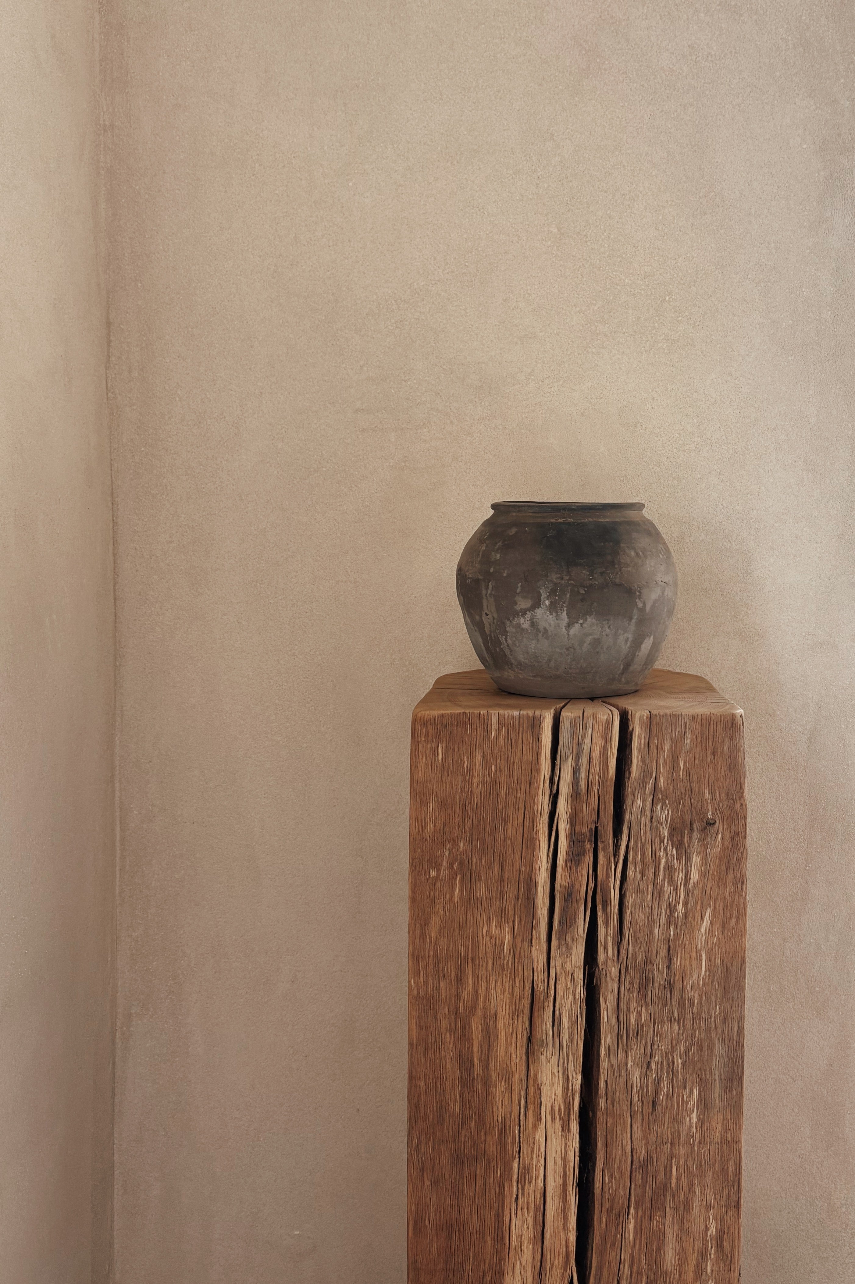 Grey Pot 06