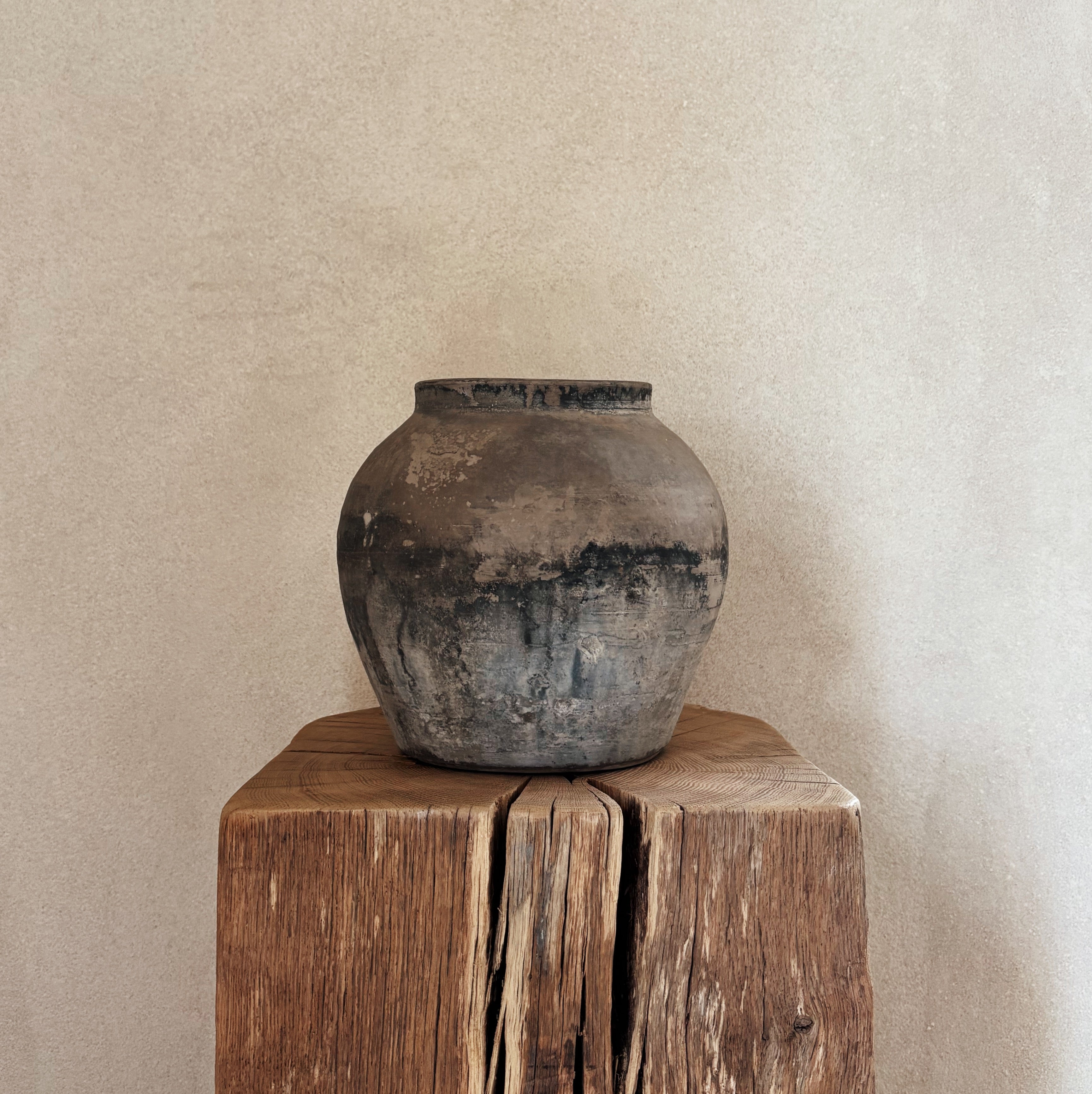 Grey Pot 08