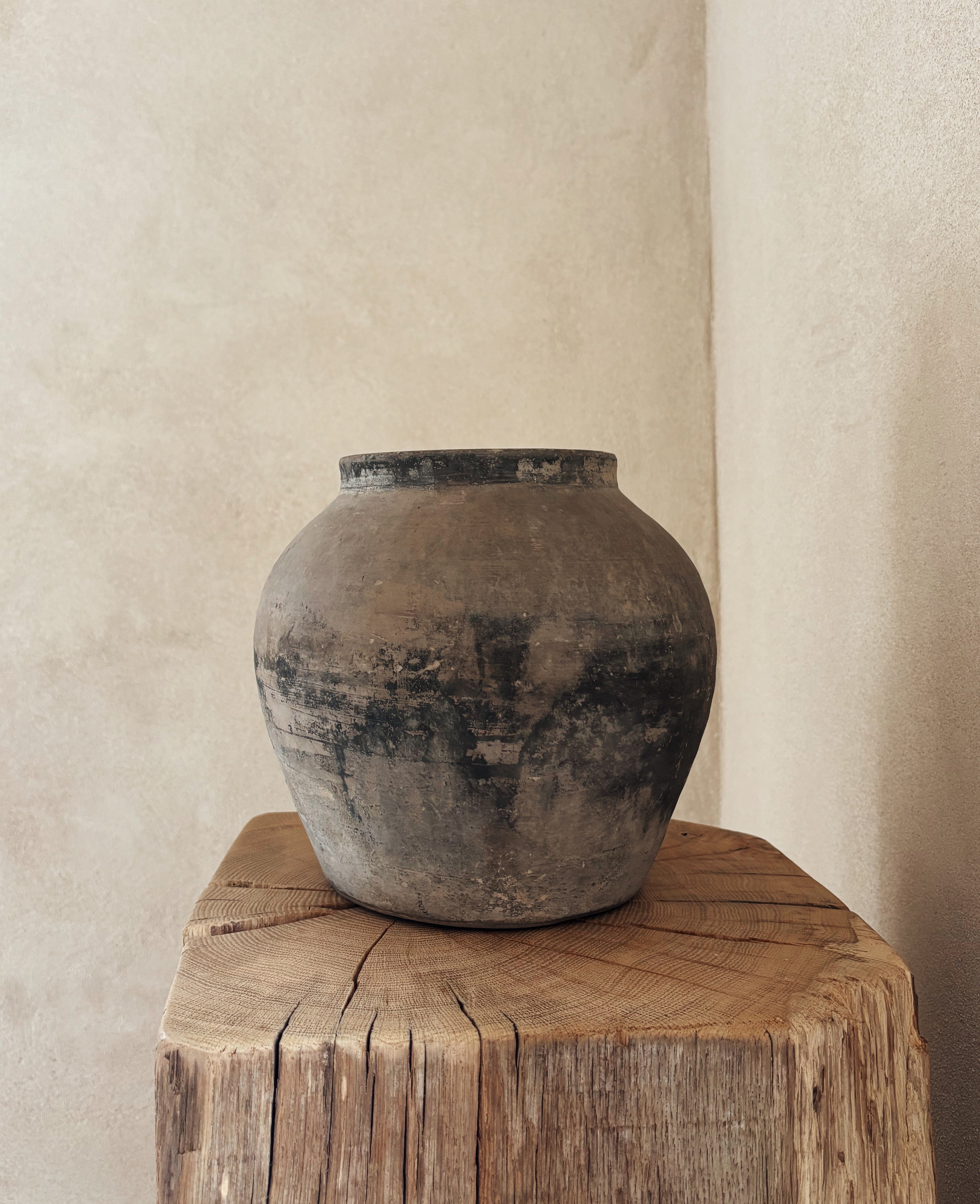 Grey Pot 08