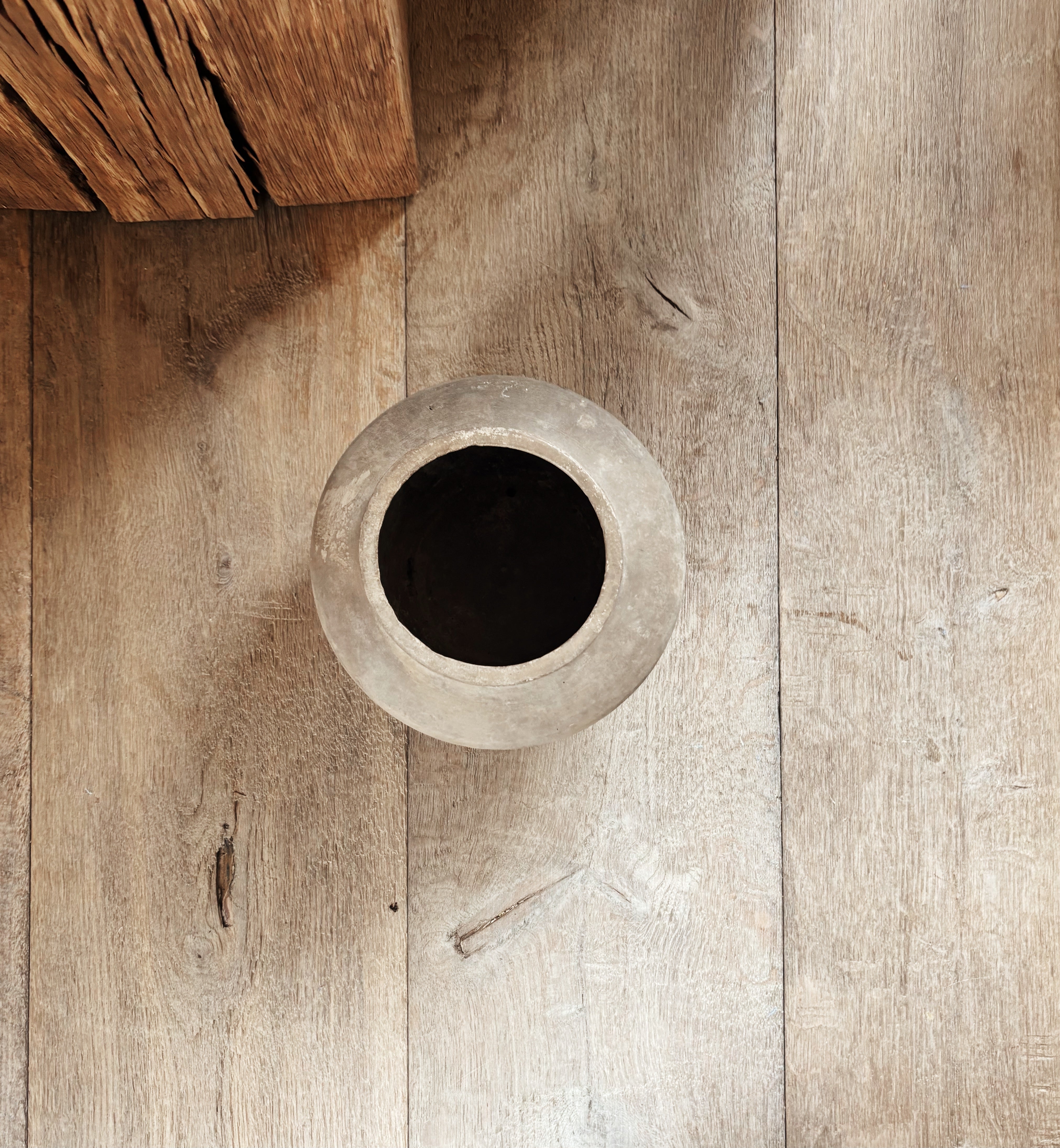 Grey Pot 08