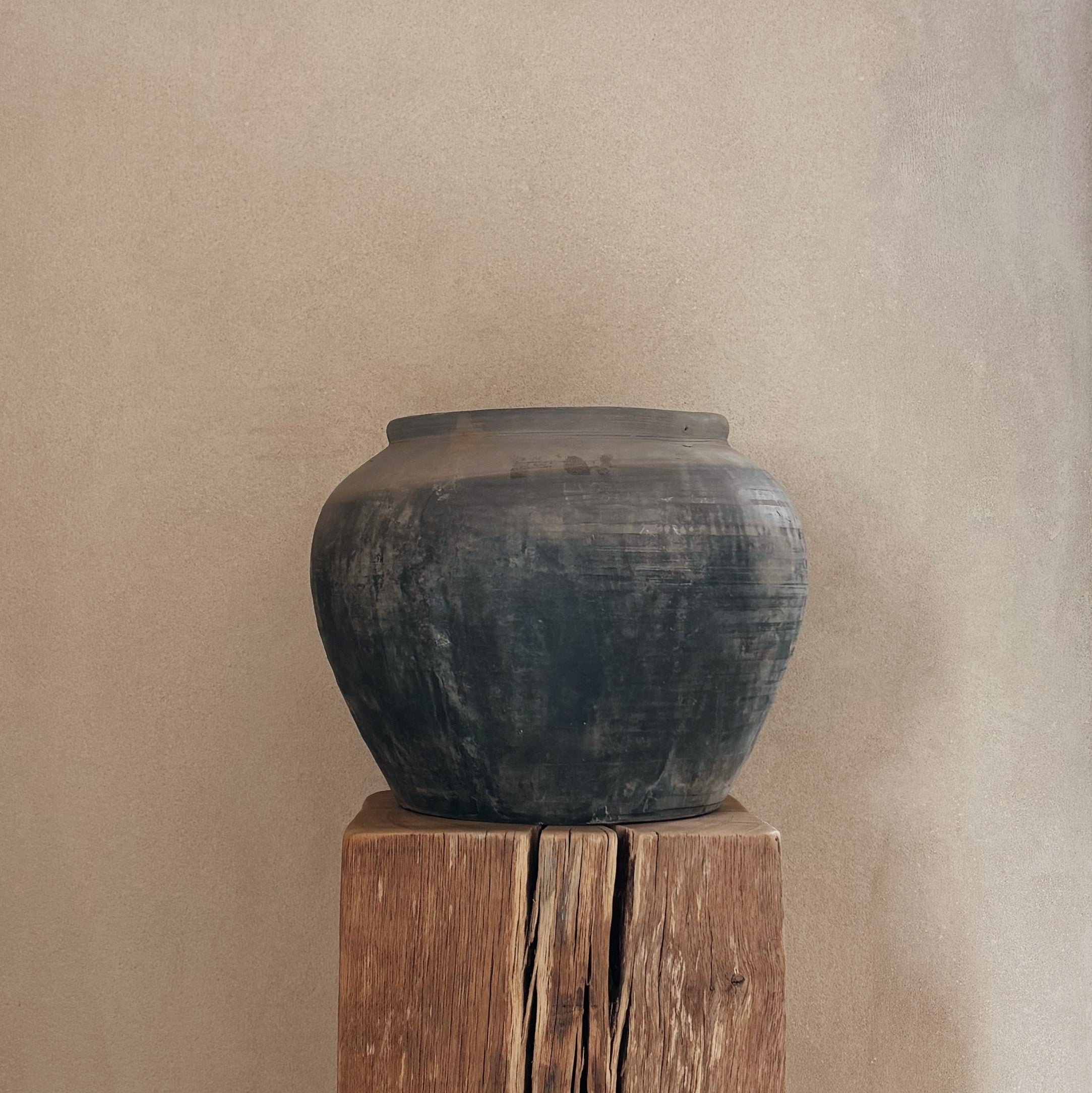 Grey Pot 09