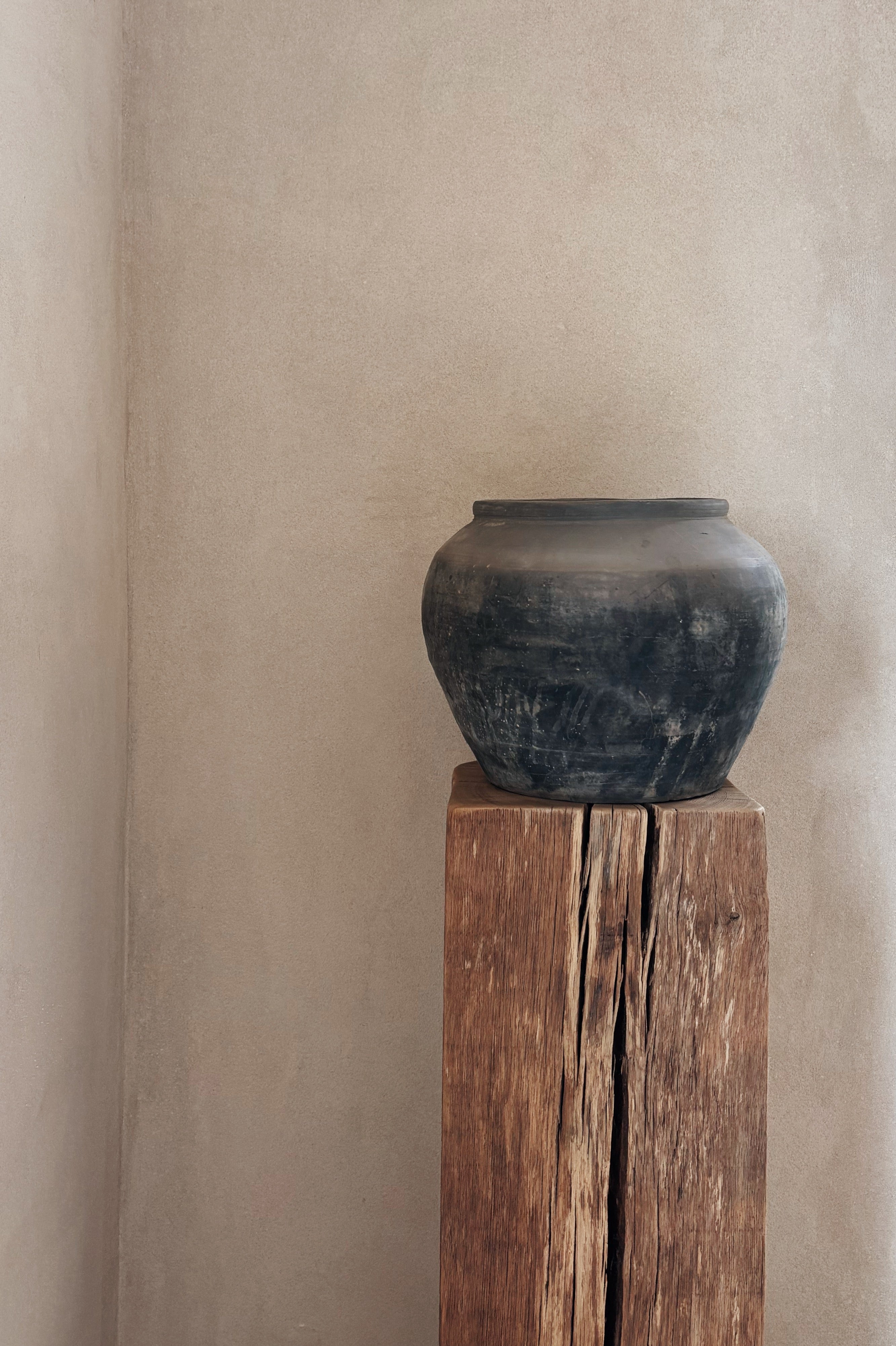 Grey Pot 09
