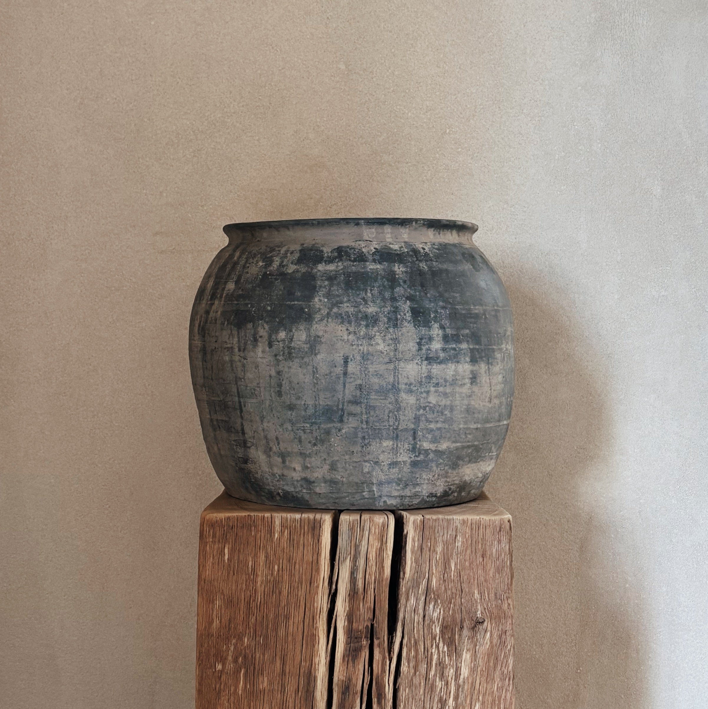 Grey Pot 10