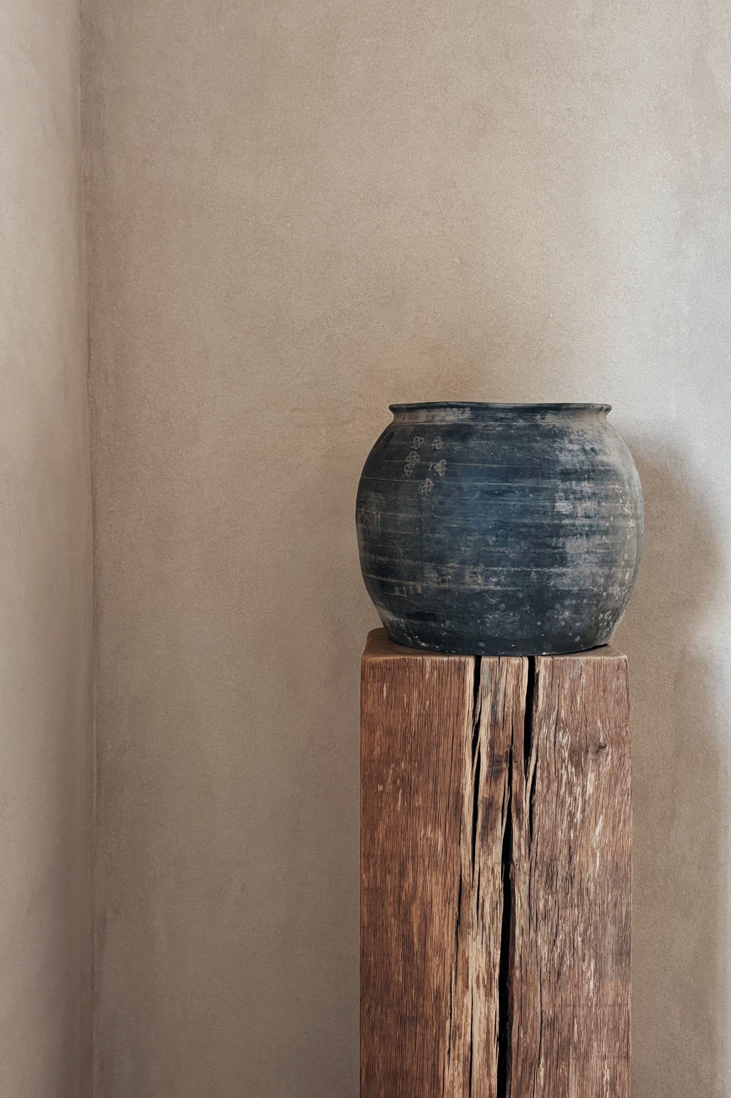Grey Pot 10