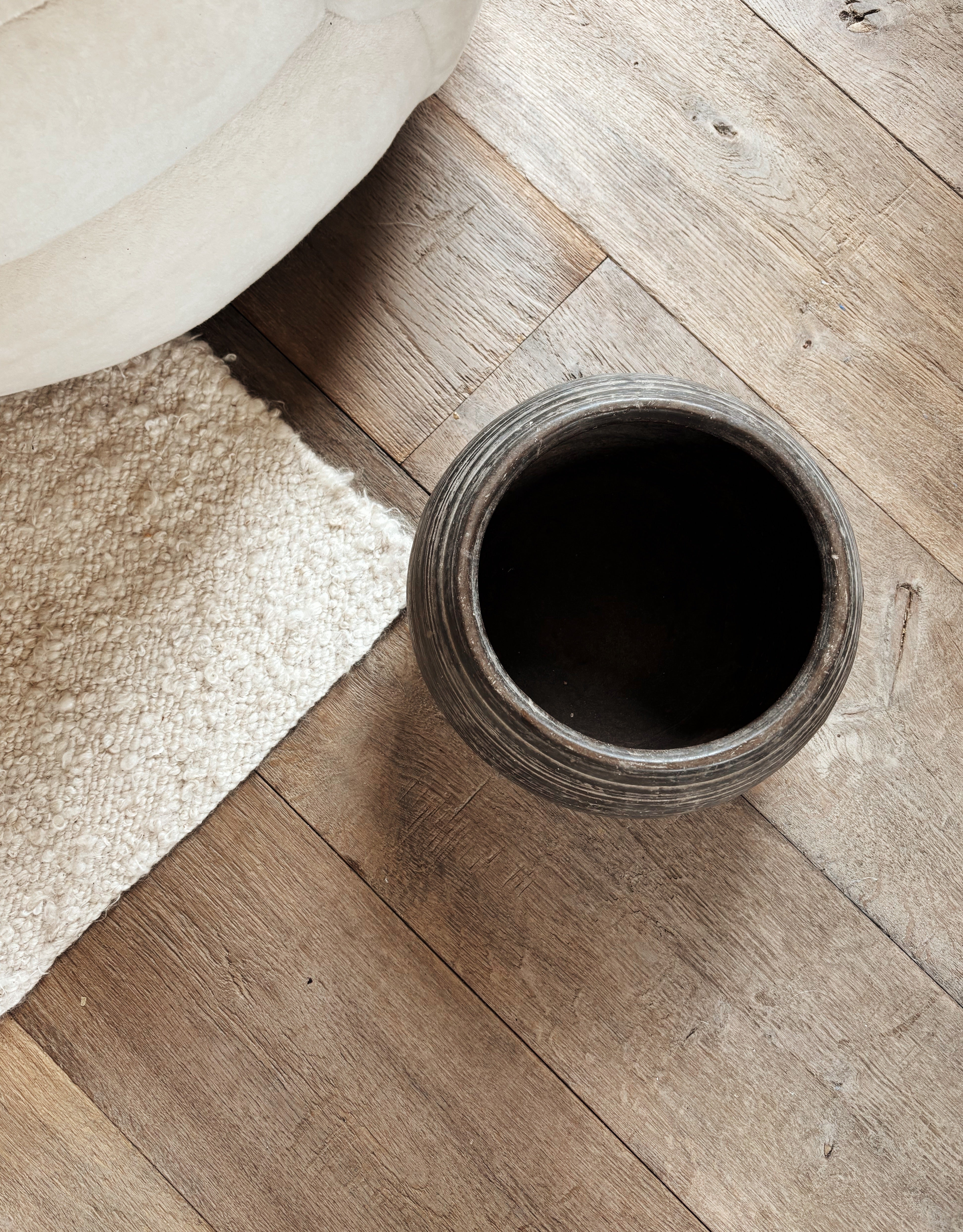 Grey Pot 04