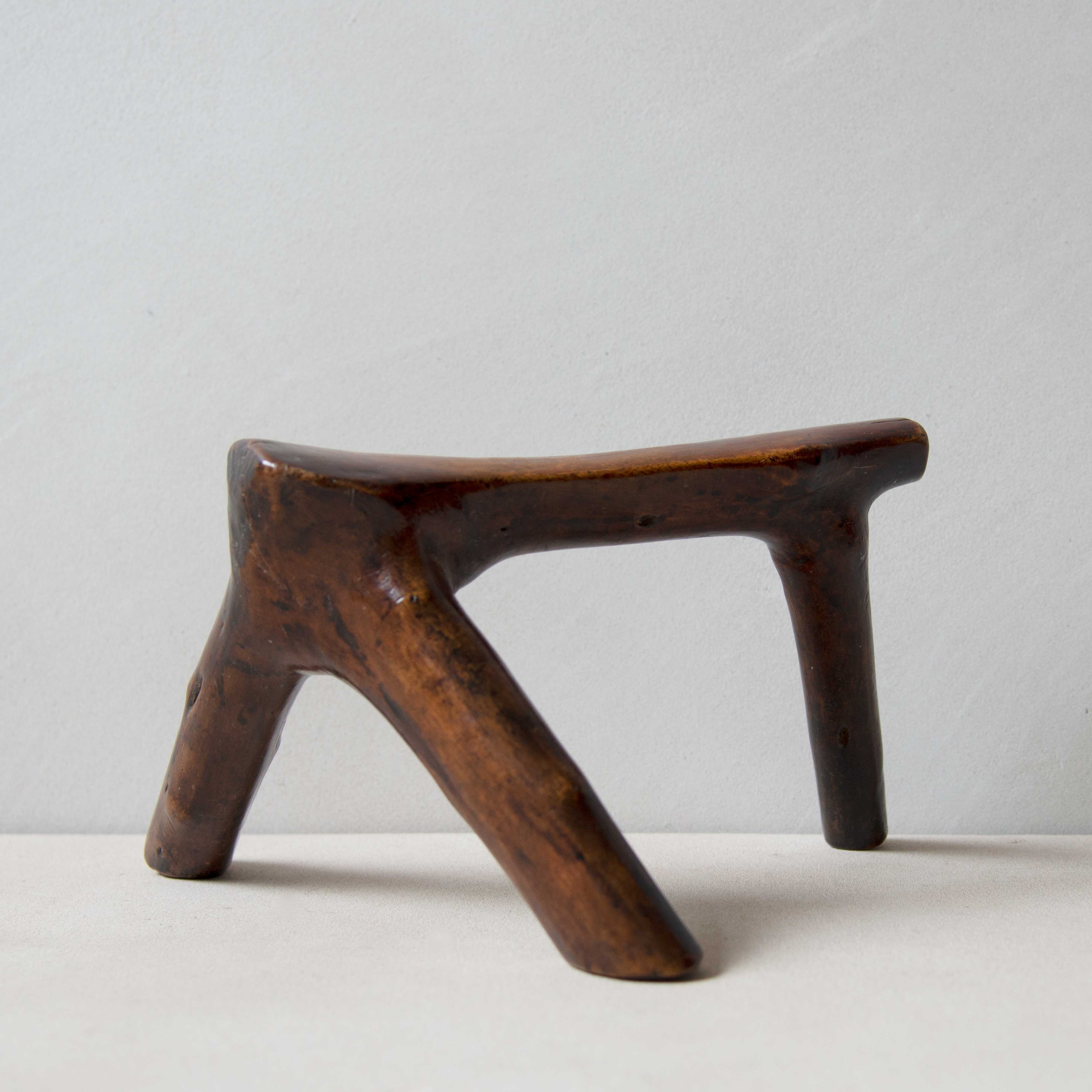 Dinka Headrest