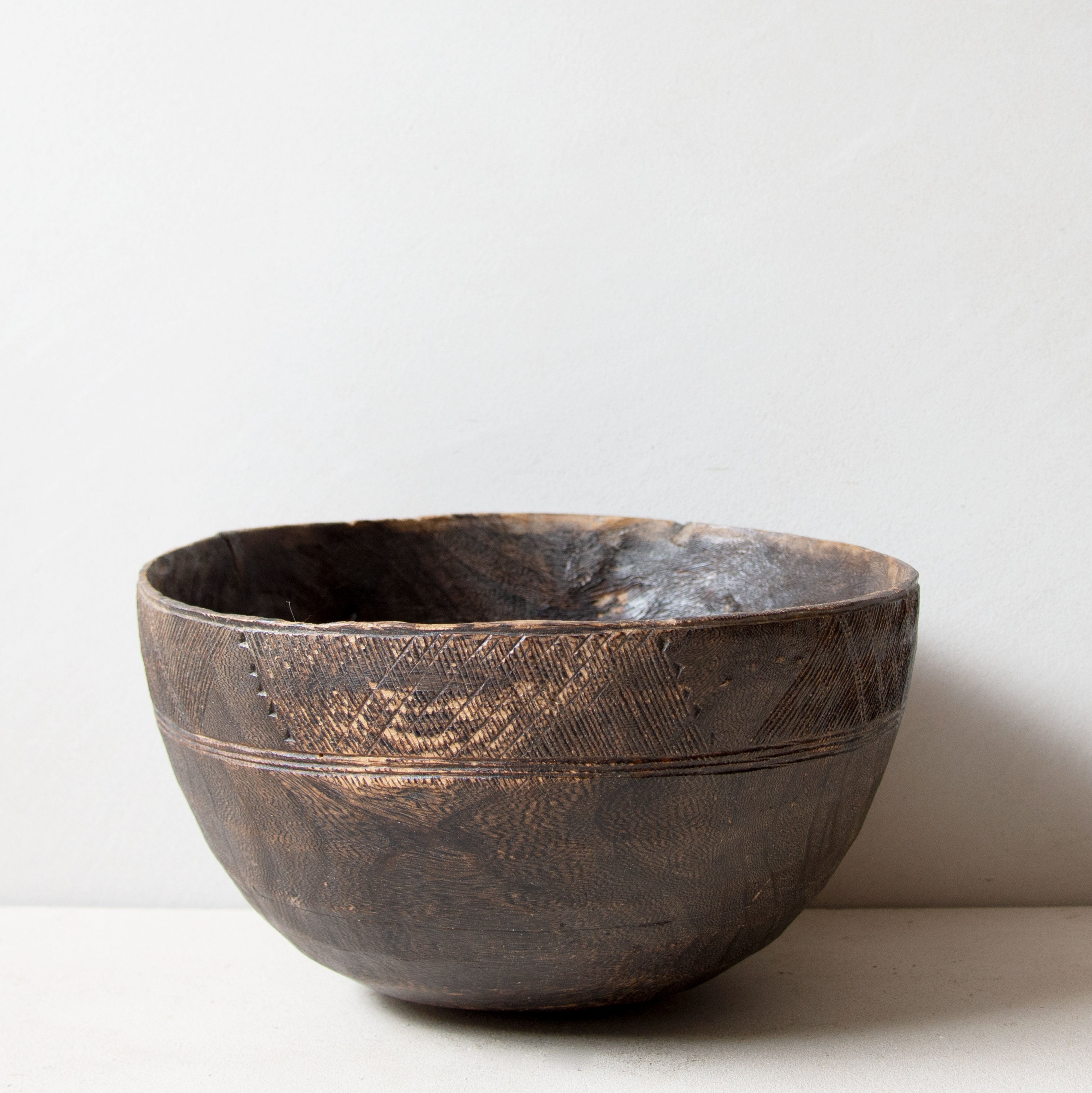 Hand-carved Tuareg bowl No.16