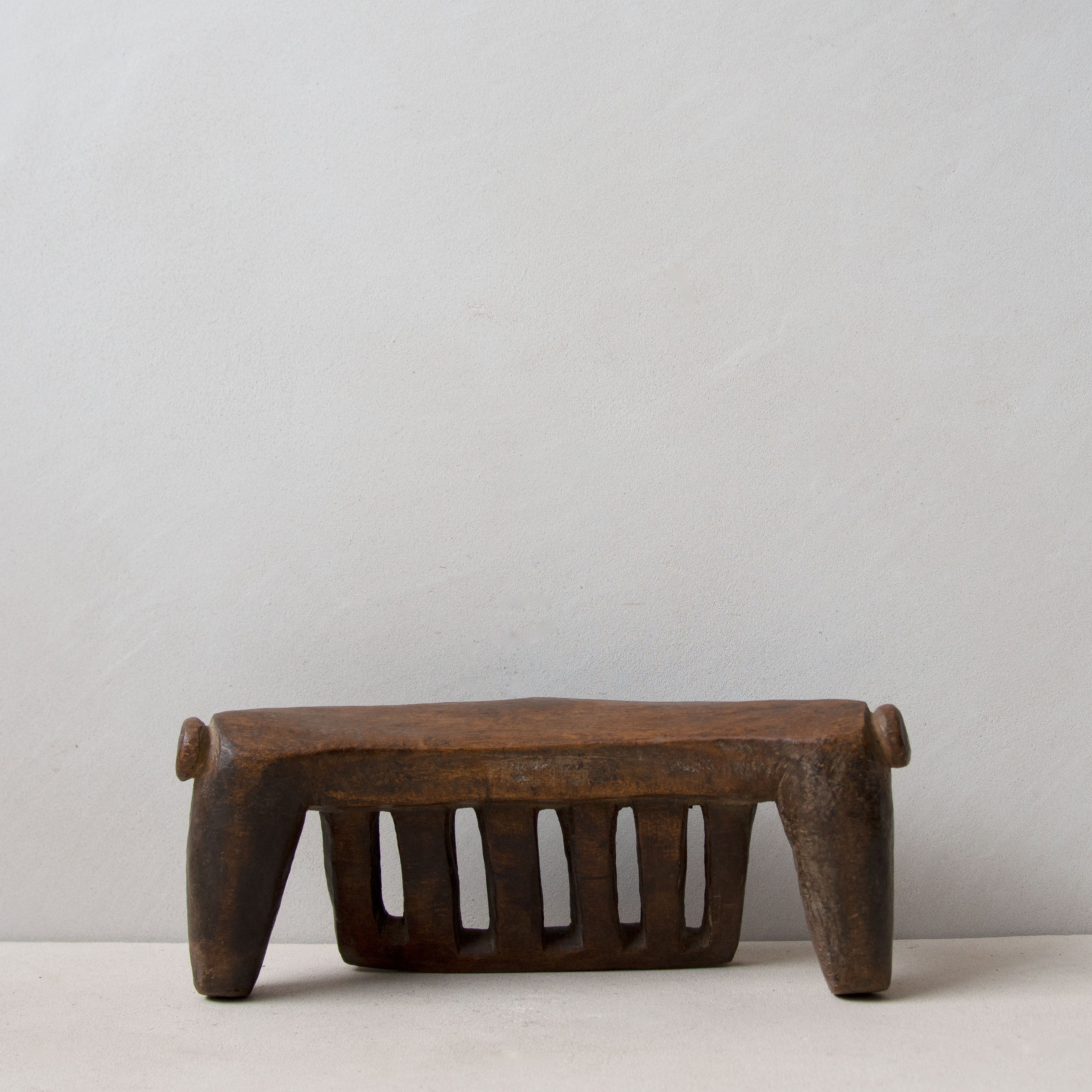 Dinka Headrest