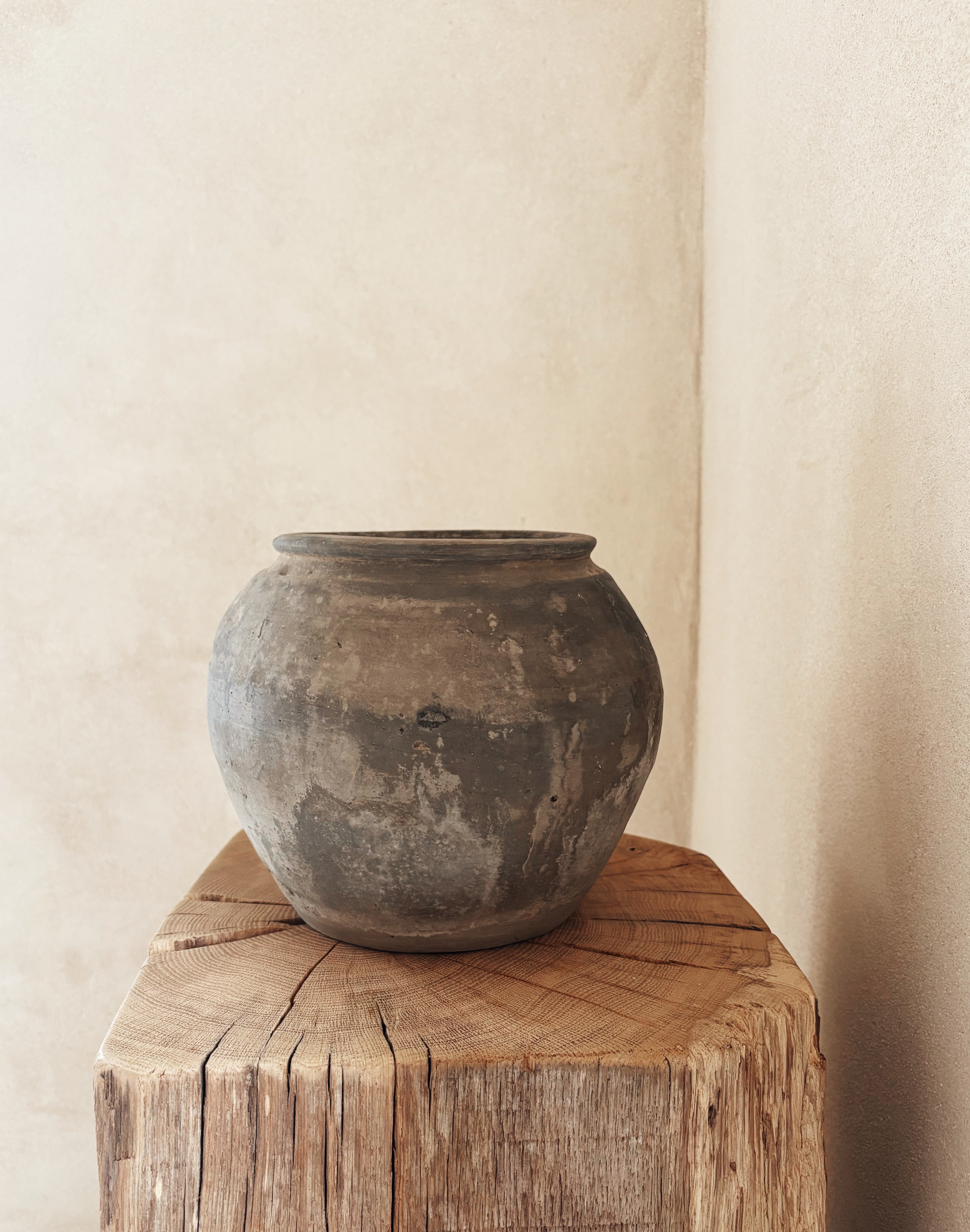 Grey Pot 06