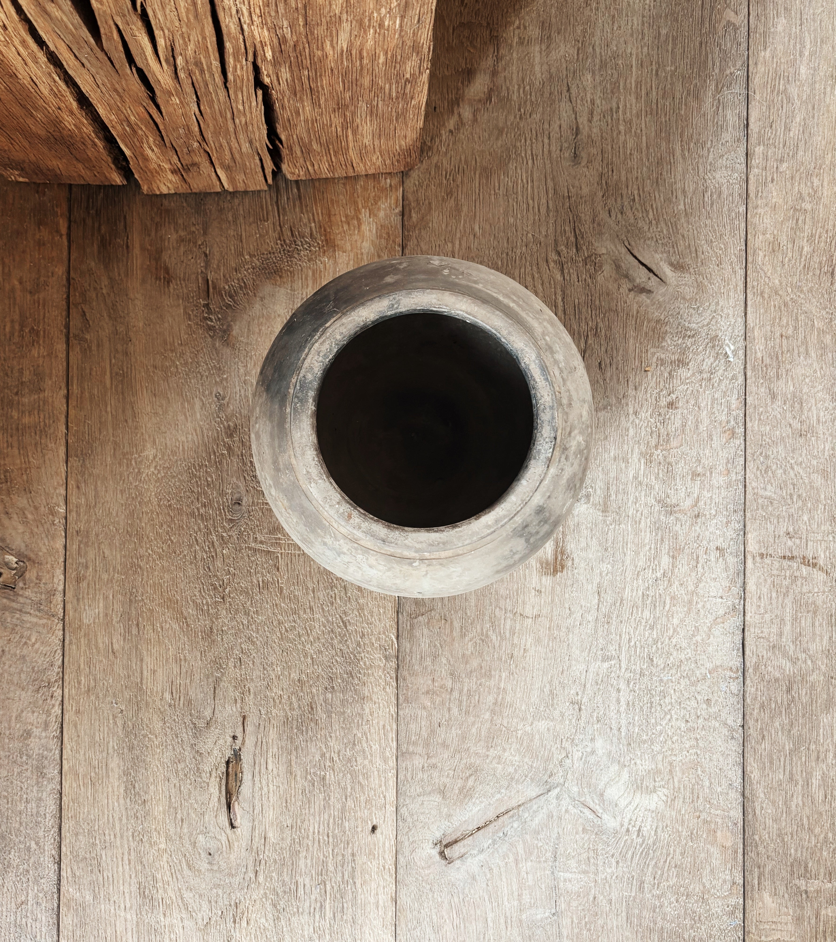 Grey Pot 06