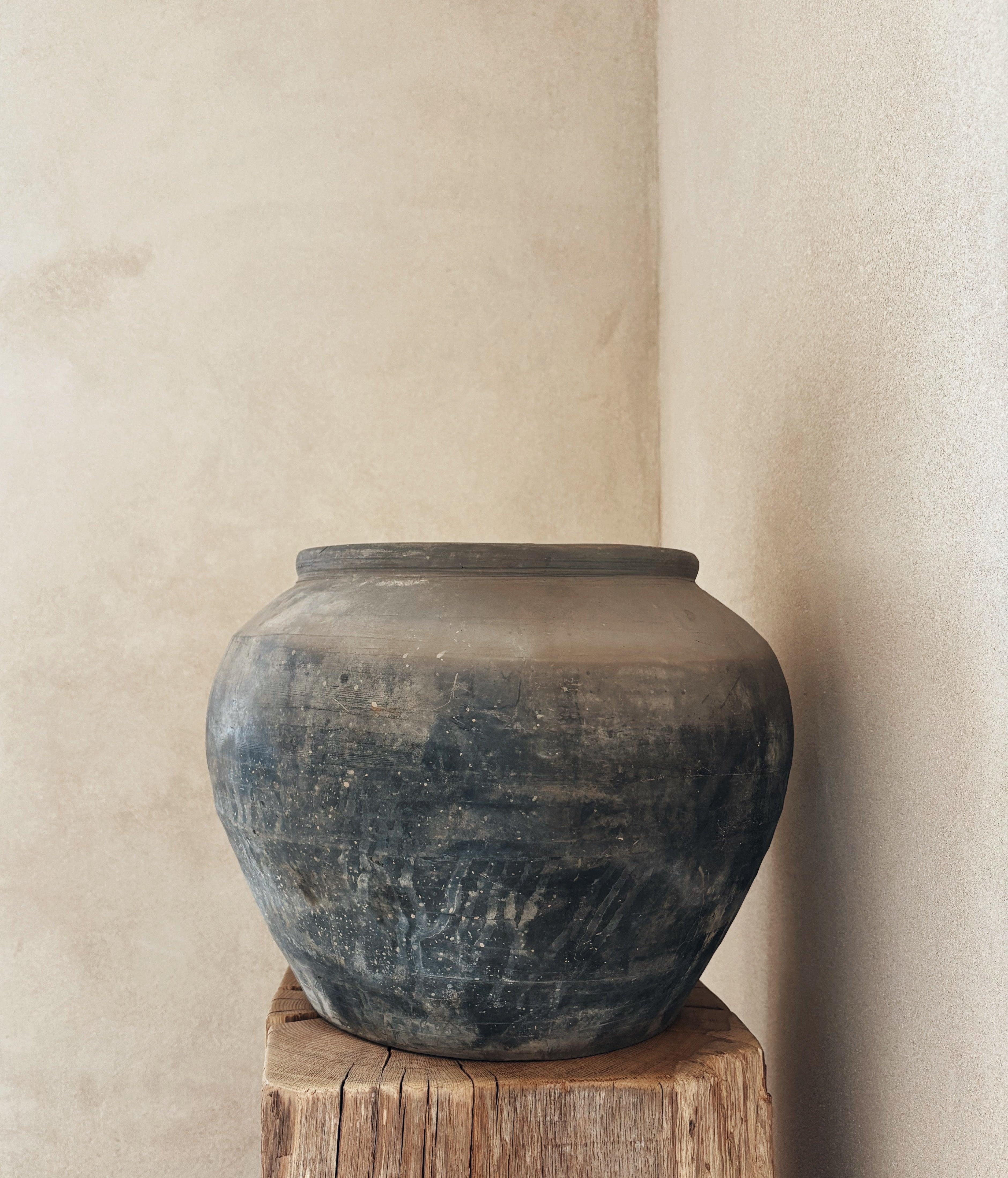 Grey Pot 09