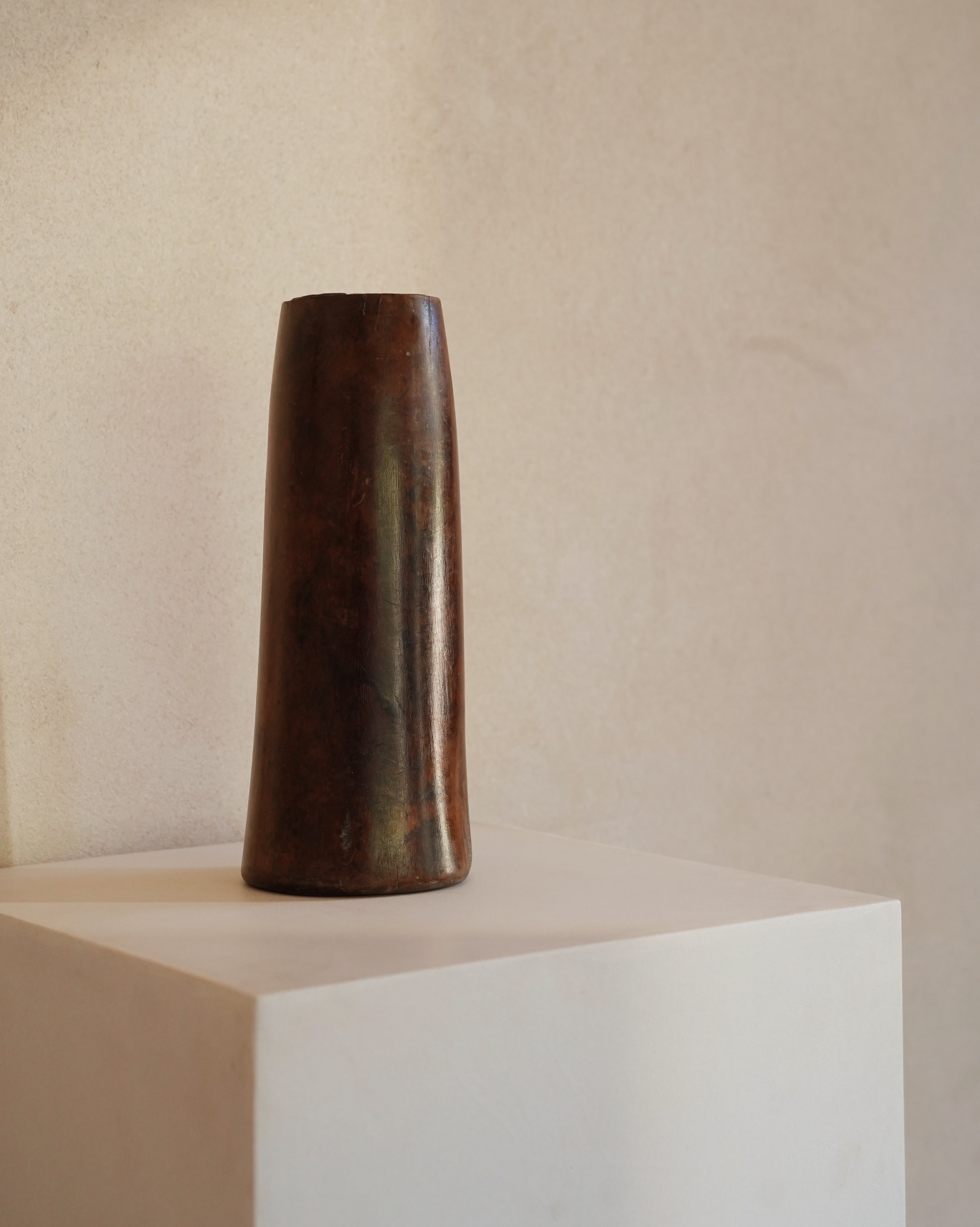 Tutsi Vessel 05