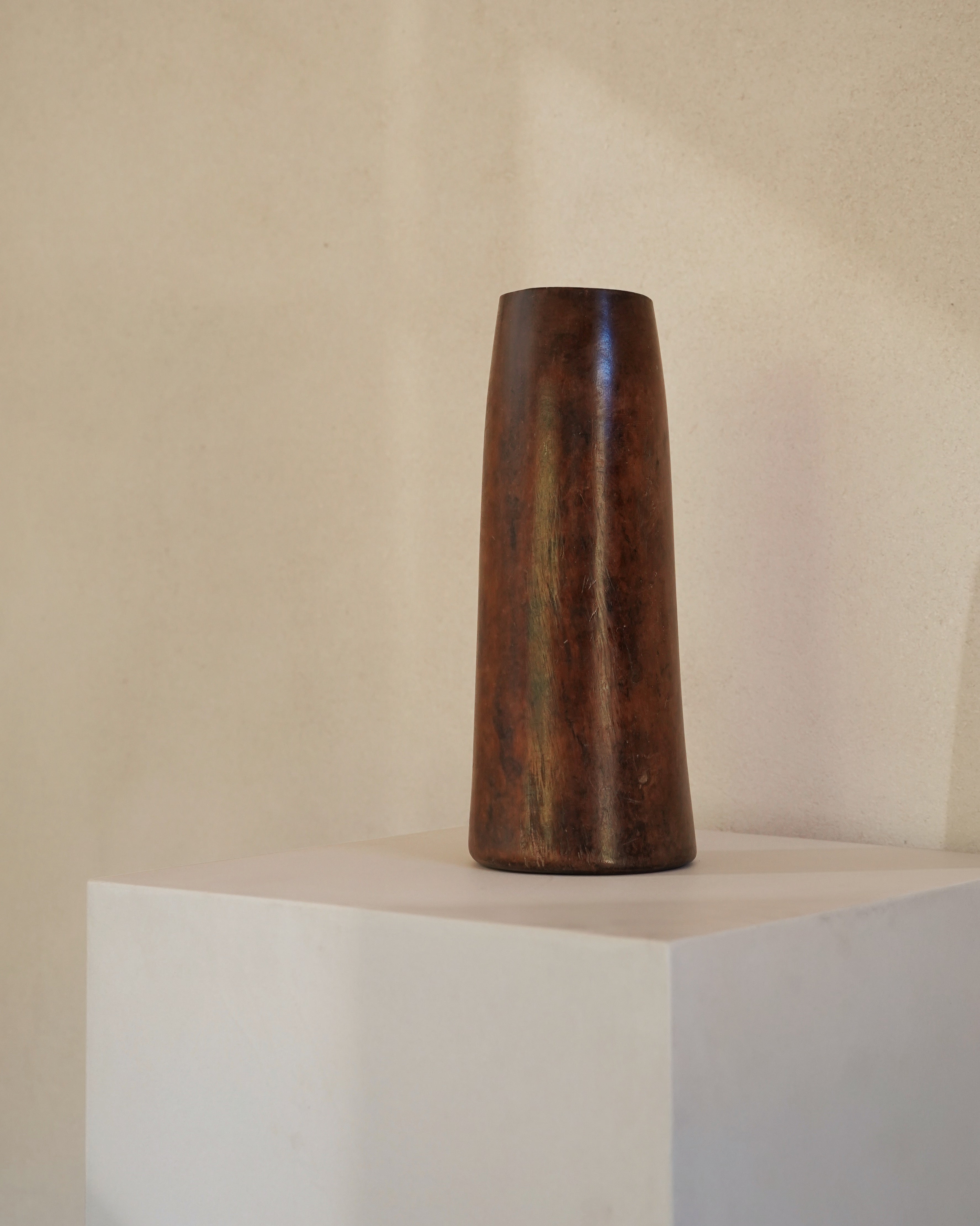 Tutsi Vessel 05
