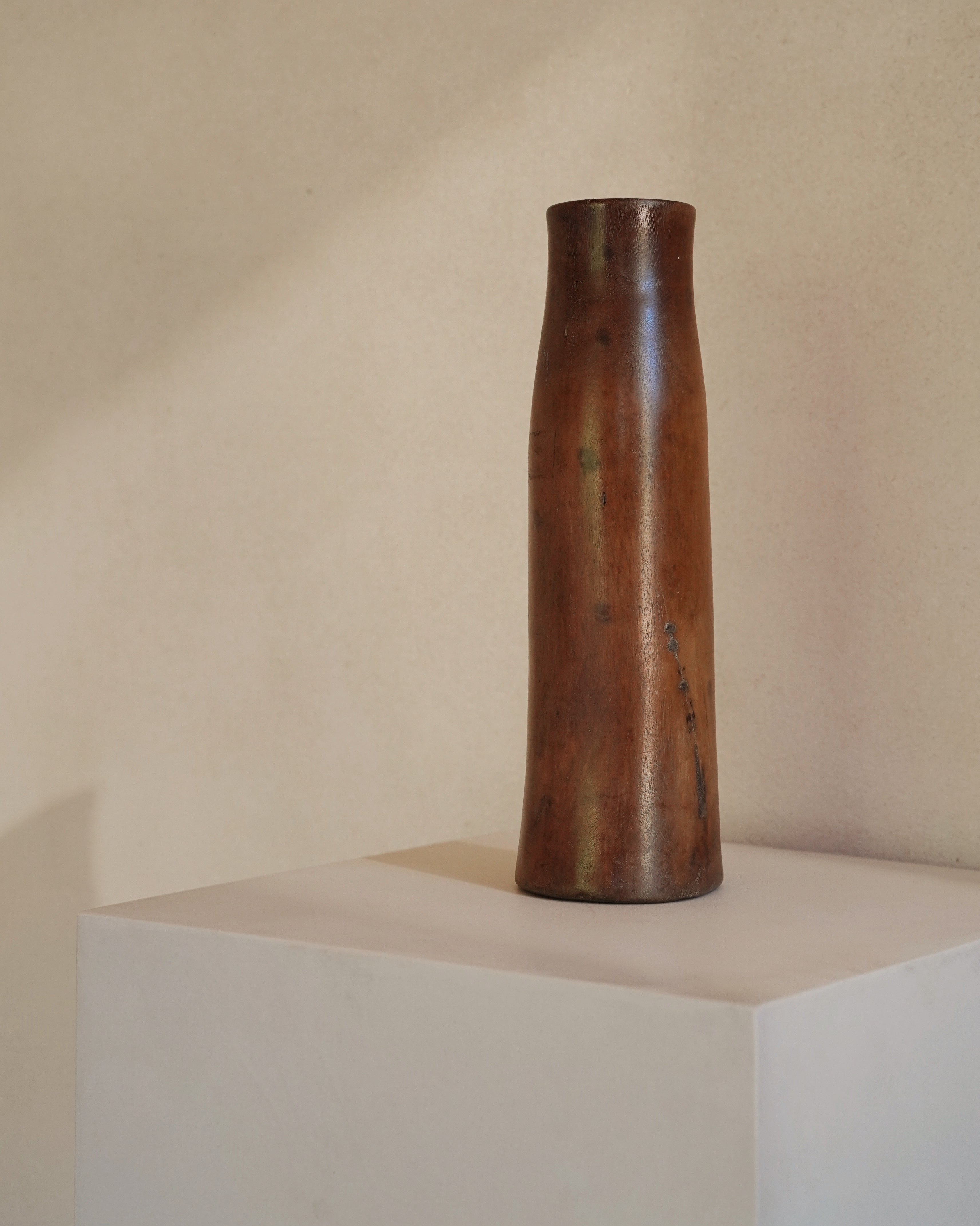 Tutsi Vessel 06