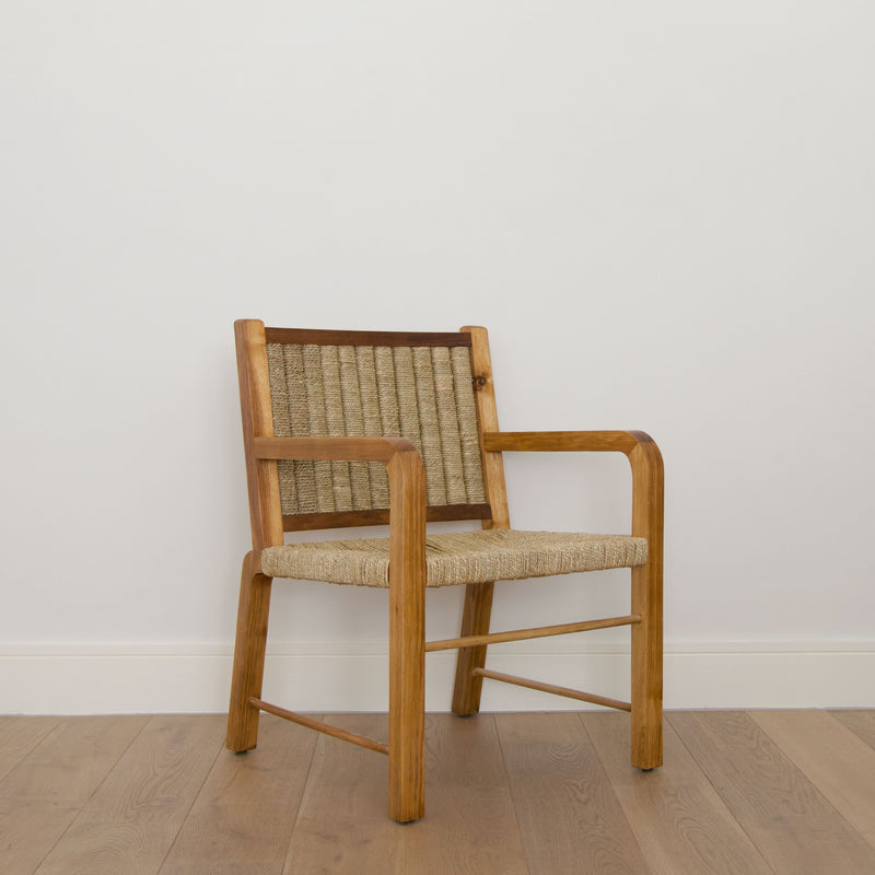 Diagonal view of the Khayni Bray dining chair