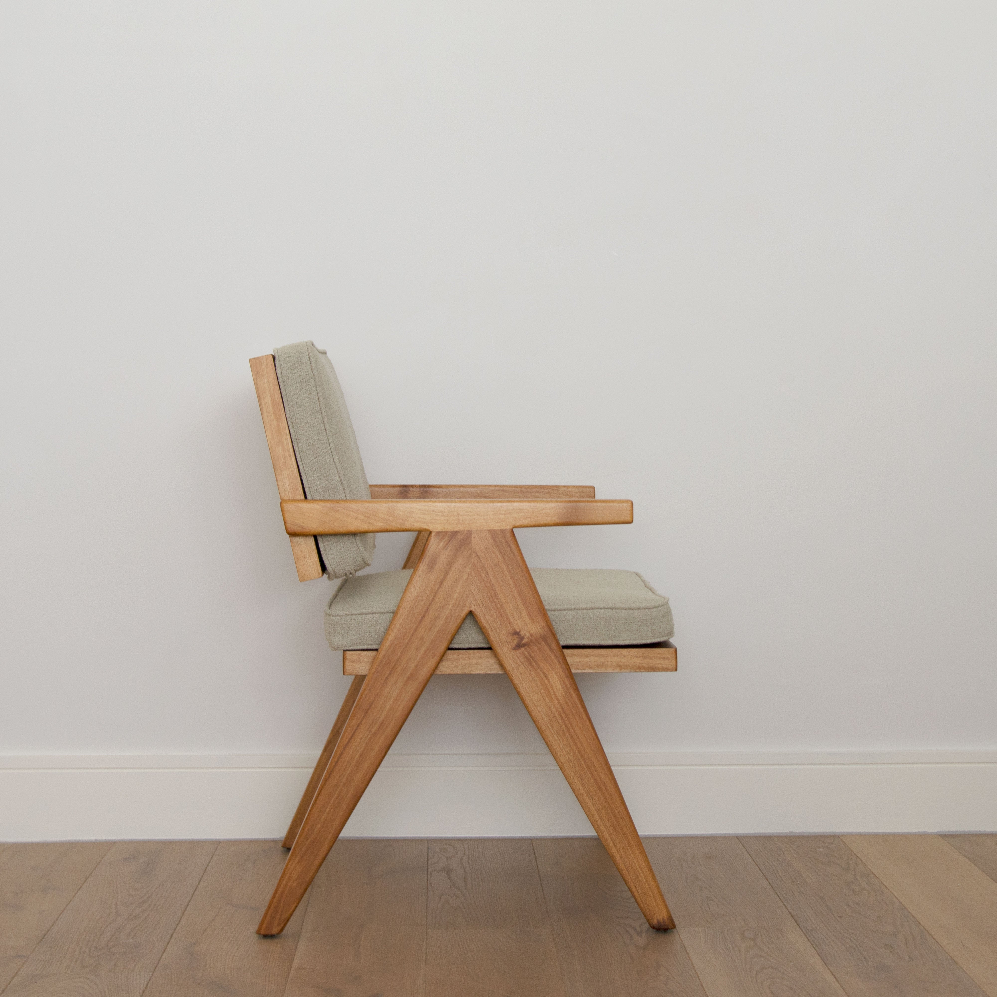 Side view of the Khayni Nelson dining chair