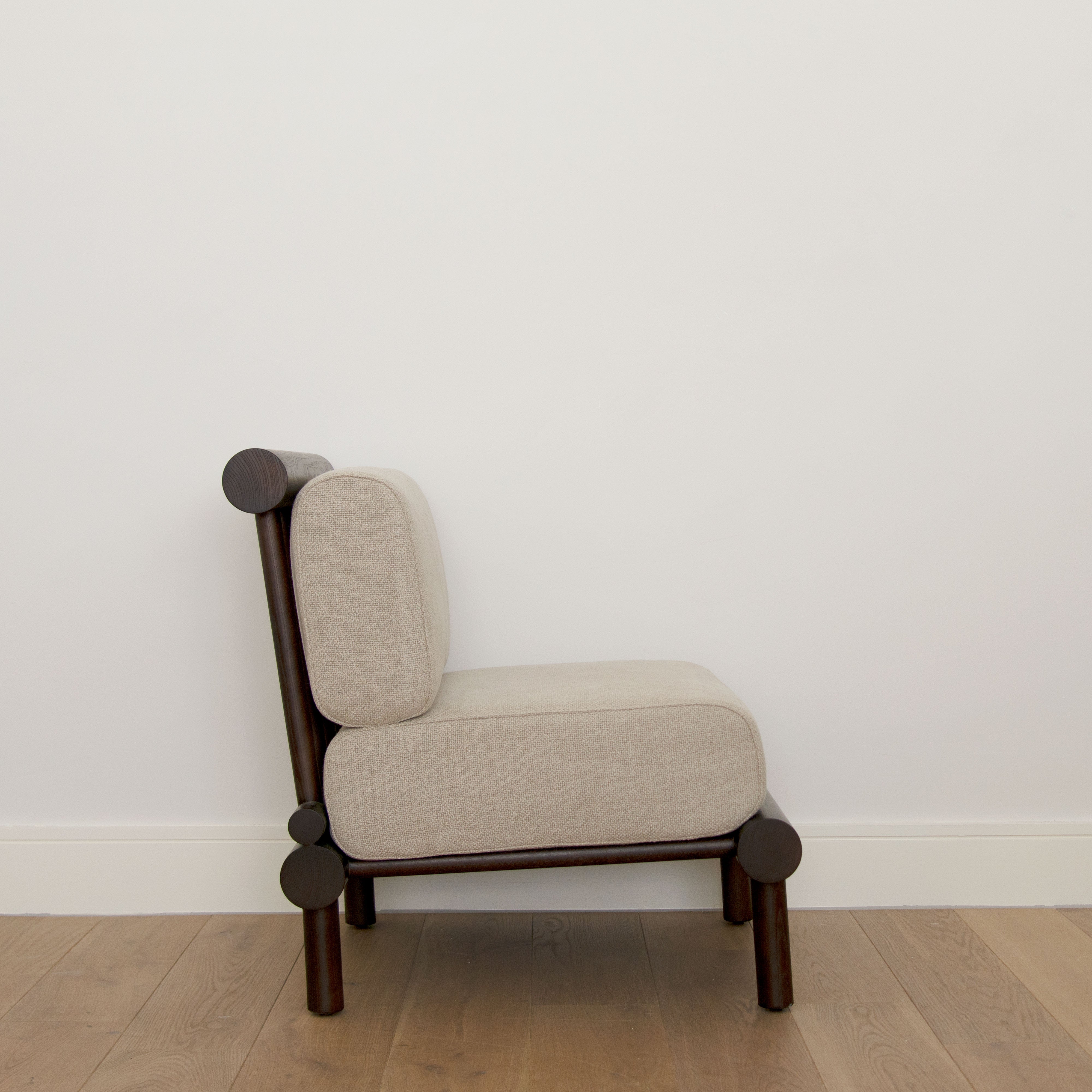 Side view of the Khayni Oren in Soft Clay lounge chair