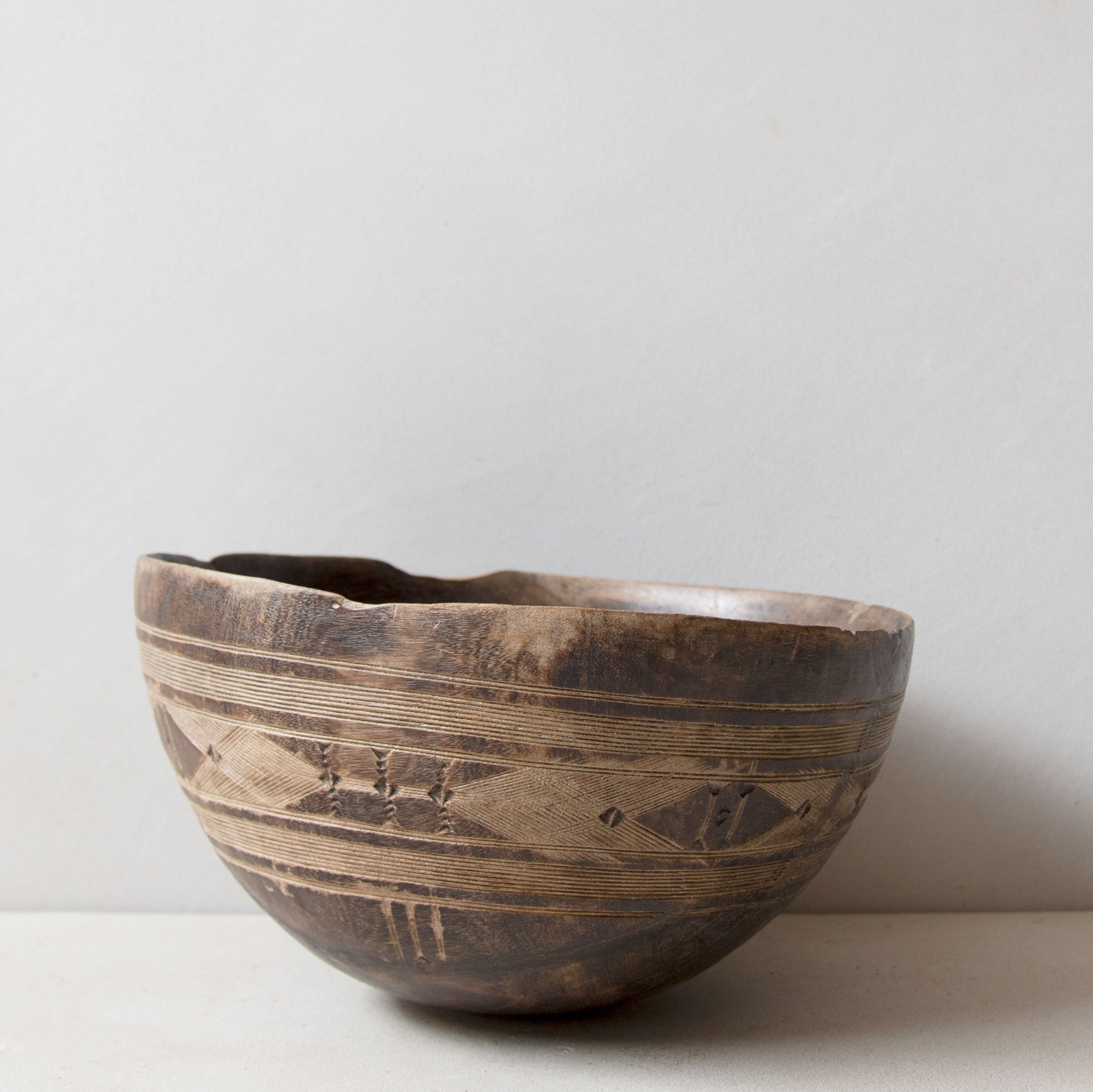 Hand-carved Tuareg bowl No.12