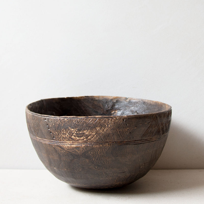 Hand-carved Tuareg bowl No.16