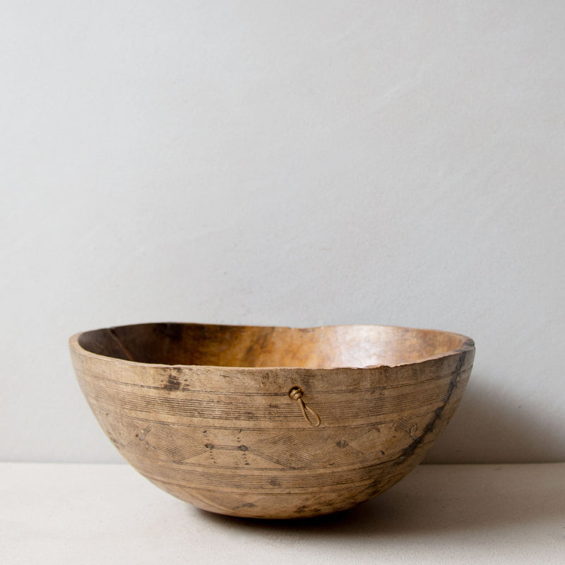 Hand-carved Tuareg bowl No.17