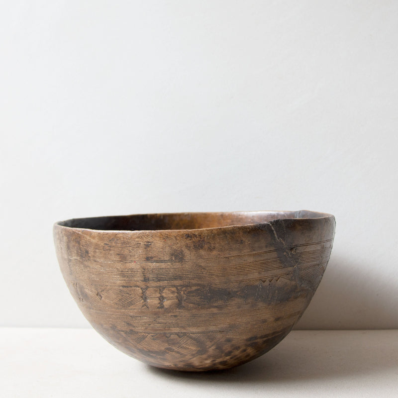 Hand-carved Tuareg bowl No.19