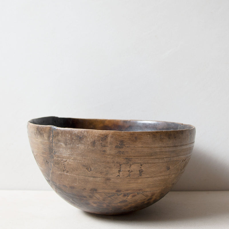 Hand-carved Tuareg bowl No.19