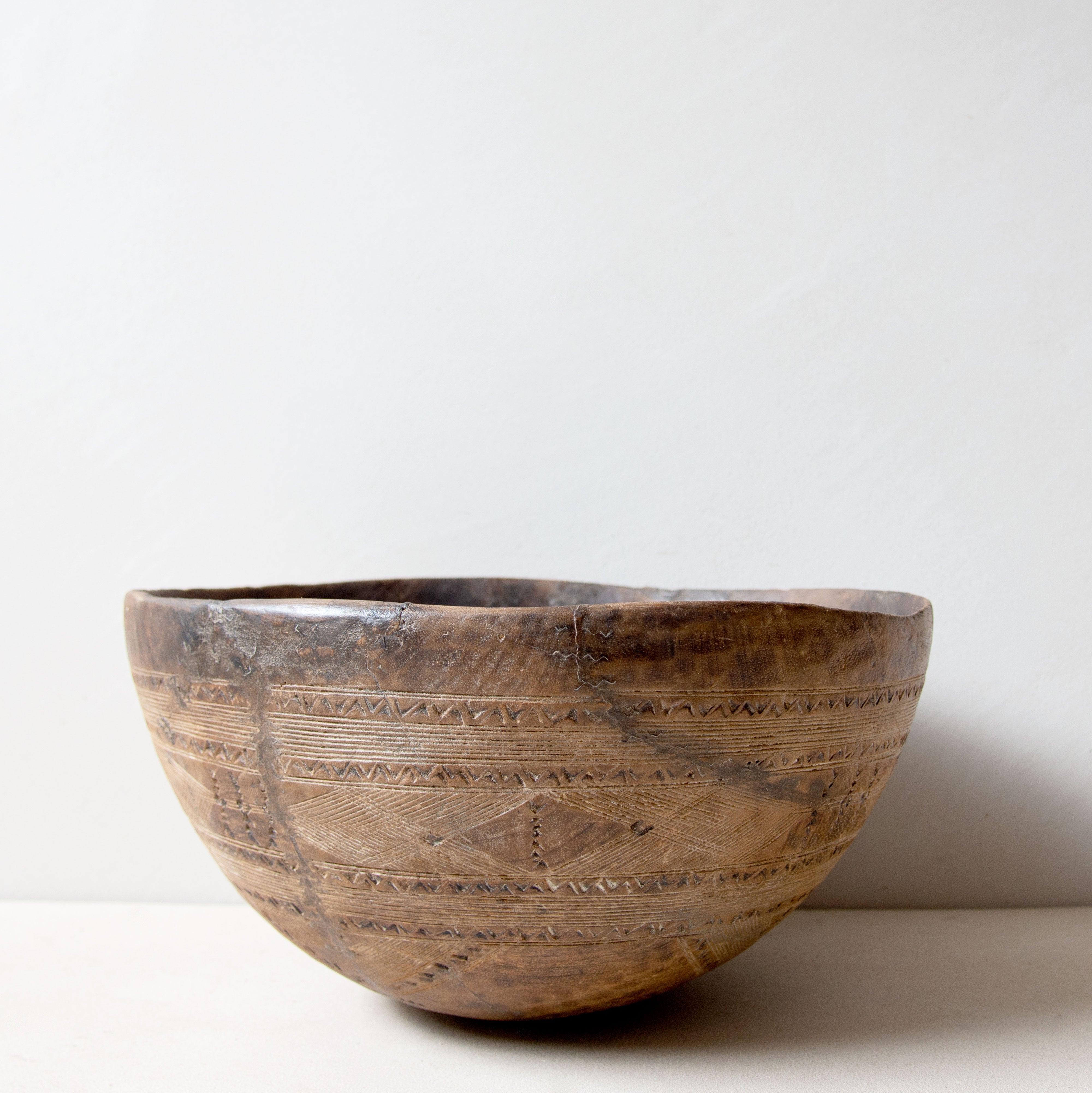 Hand-carved Tuareg bowl No.22