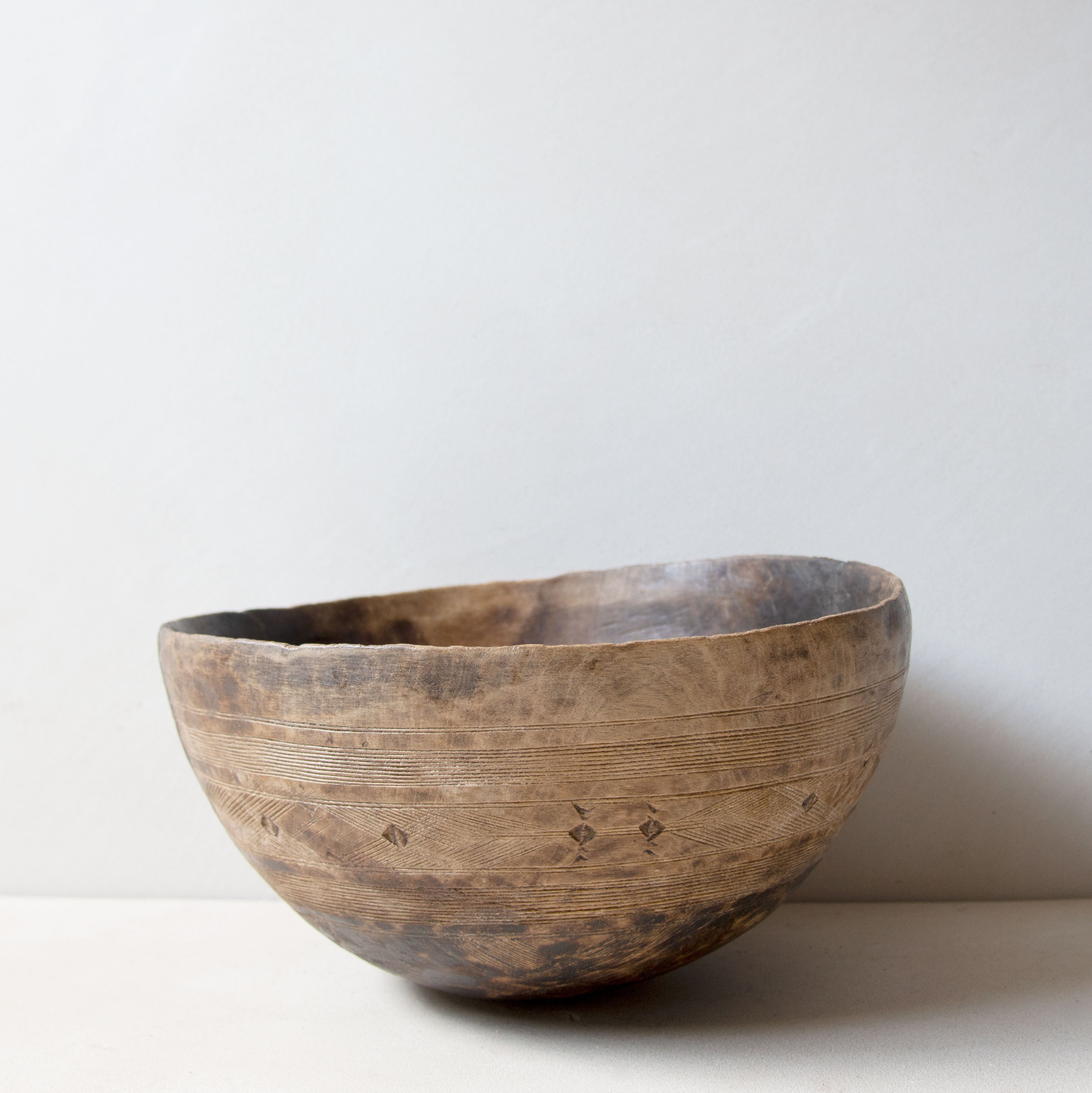 Hand-carved Tuareg bowl No.23
