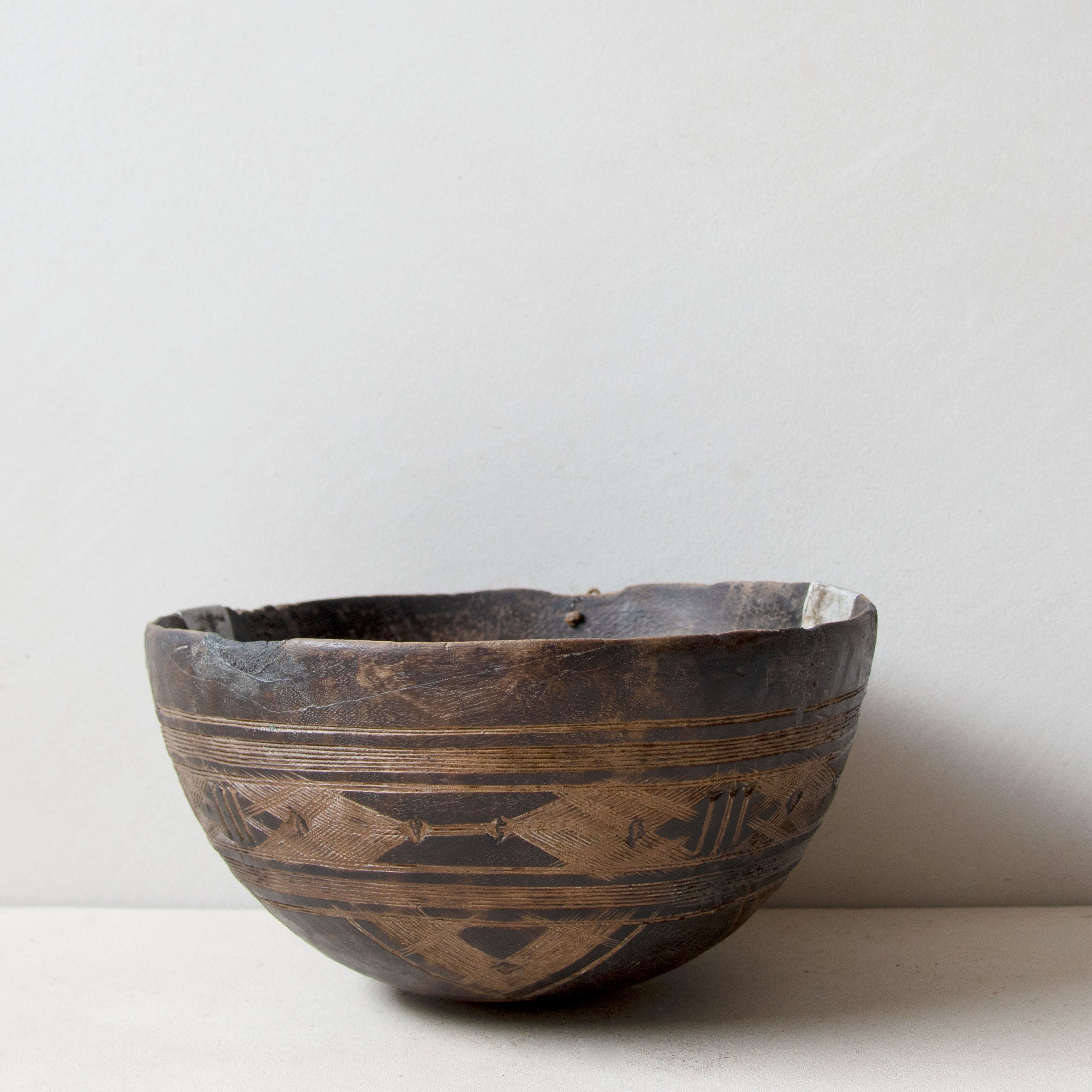 Hand-carved Tuareg bowl No.8