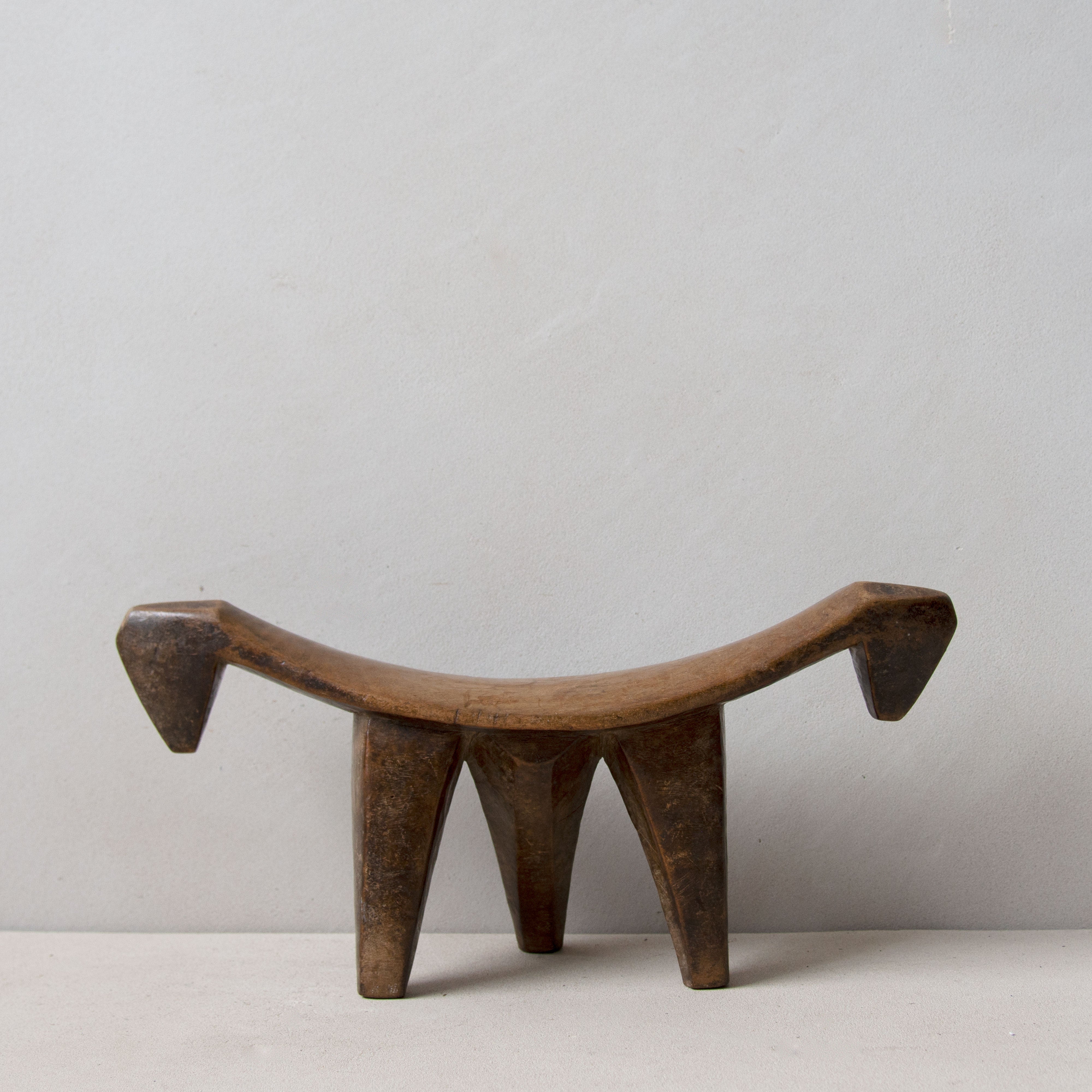 Dinka Headrest