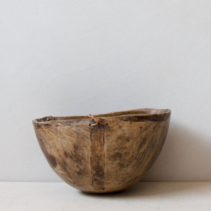 Hand-carved indigenous wood Turkana bowl No.17