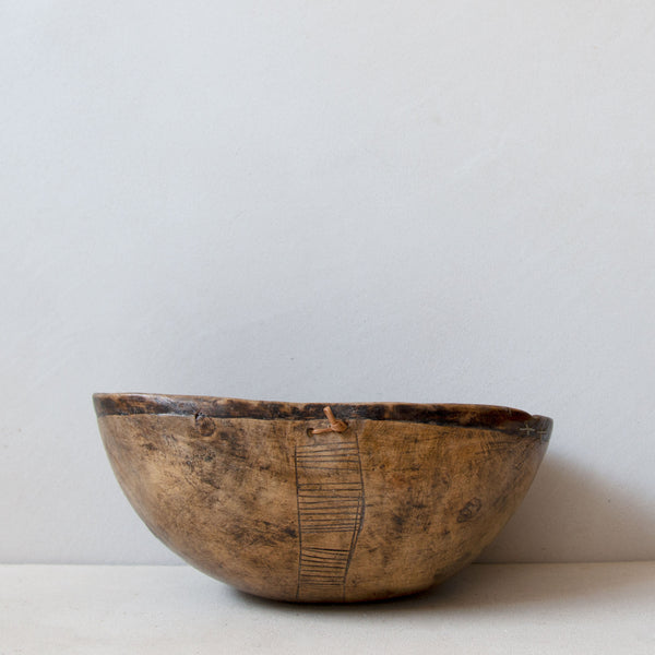 Hand-carved indigenous wood Turkana bowl No.35