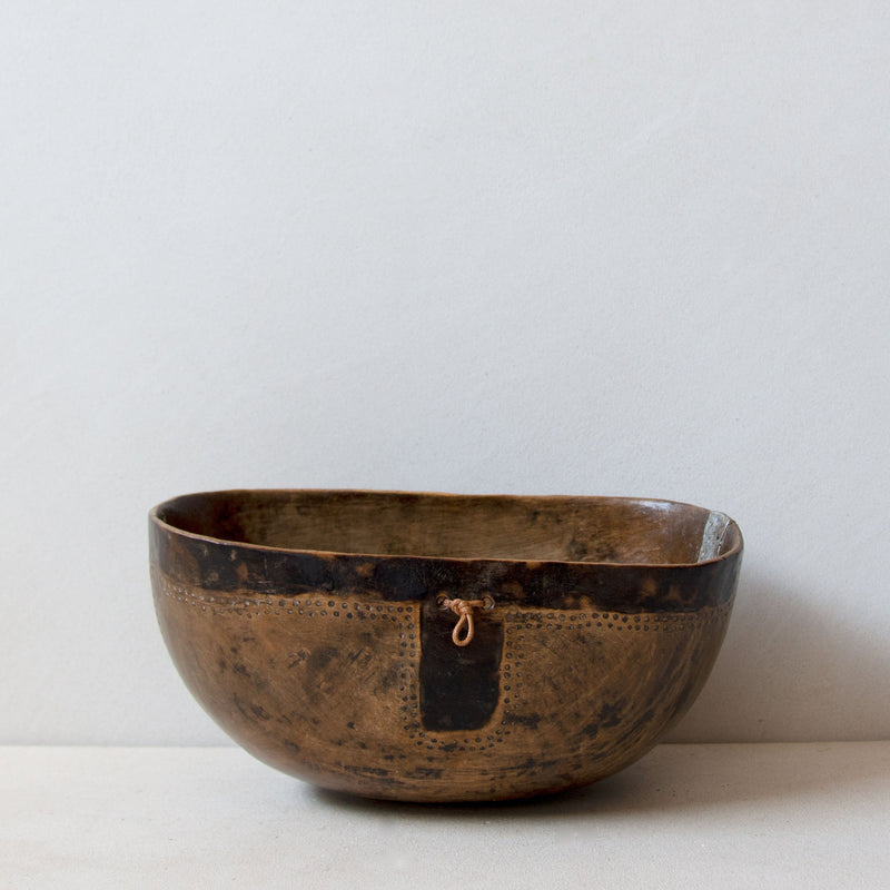 Hand-carved indigenous wood Turkana bowl No.38