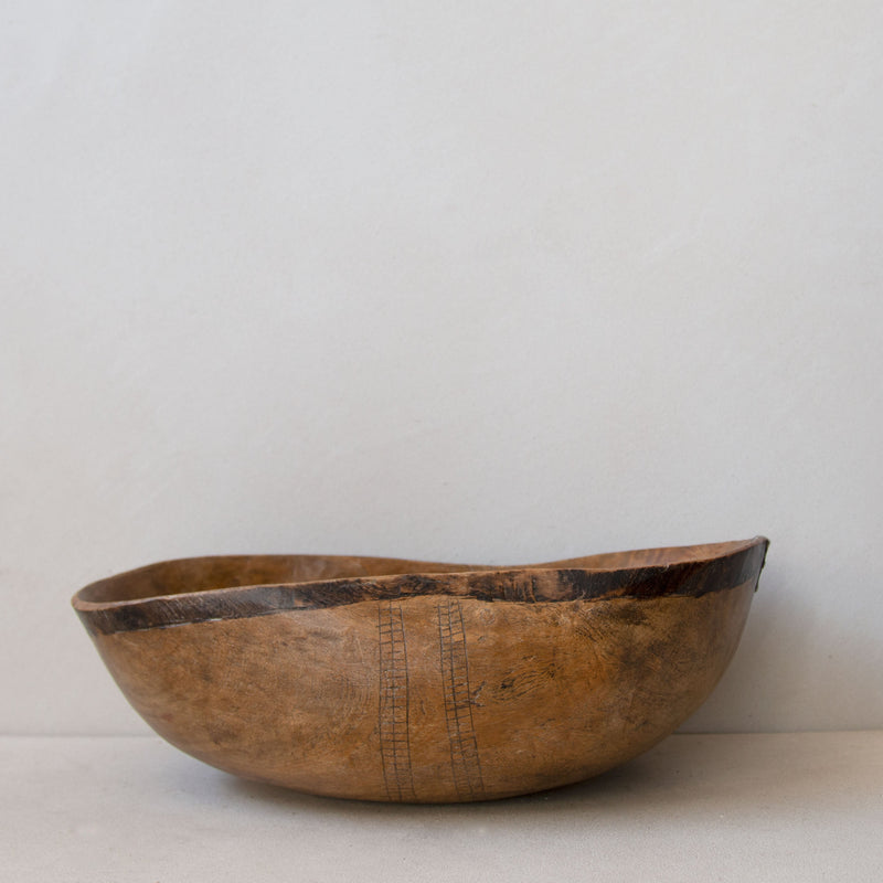 Hand-carved indigenous wood Turkana bowl No.47